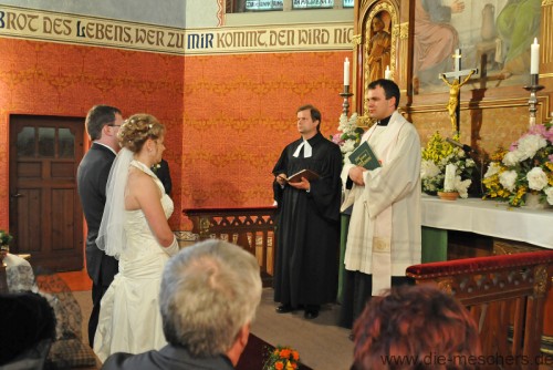 vor dem Altar